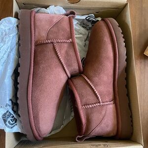 UGG Women's Classic Ultra Mini Red Jasper Sz 7 New